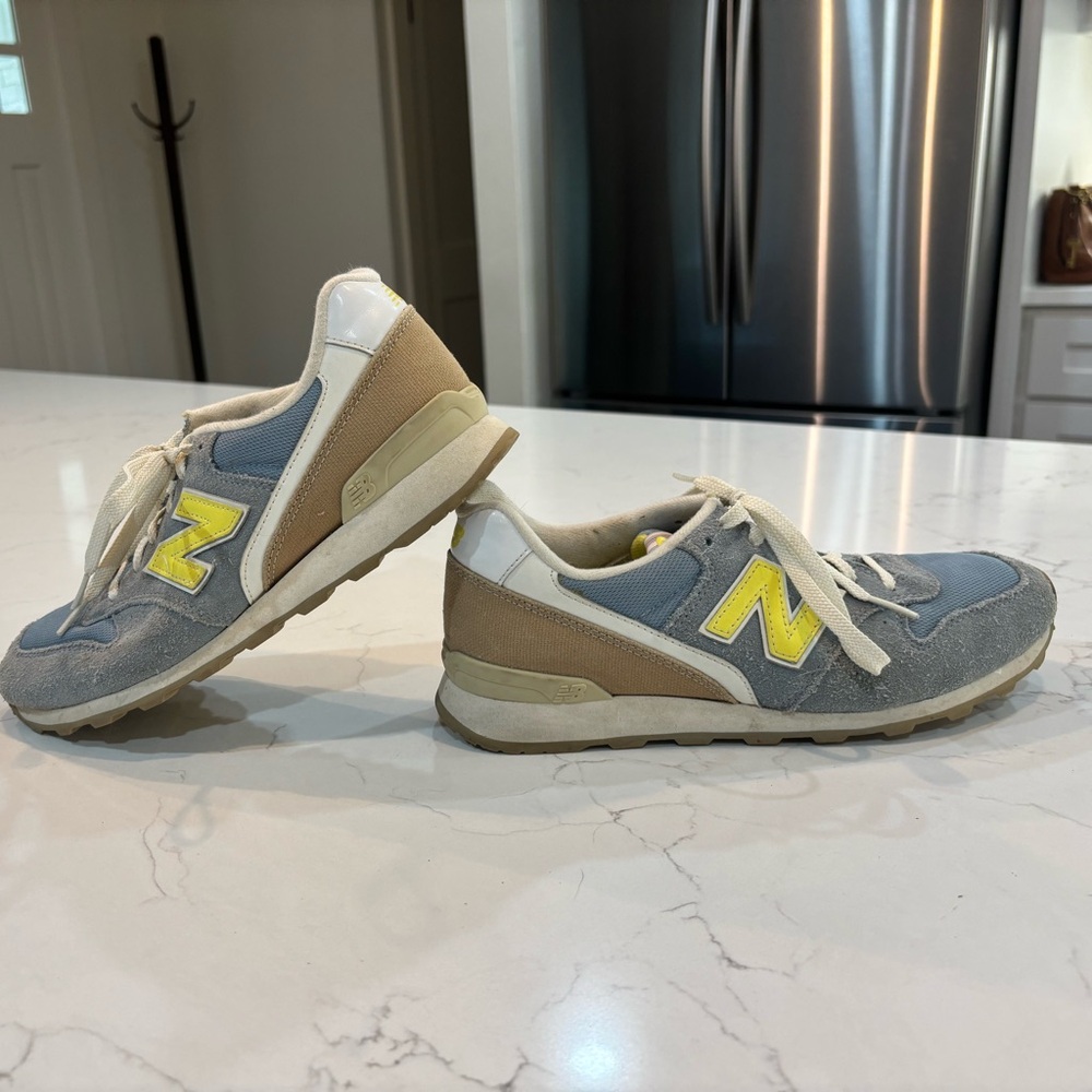 New Balance 696